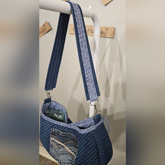 Handcrafted Blue Floral Shoulder Bag with Removable Strap - Picture 8 of 9